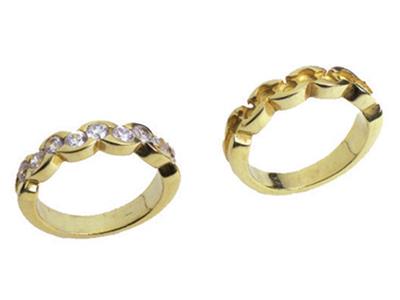 Anello Incastonato In Un Setting A Mezza Lunetta, Oro Giallo 18 Carati. Rif. 800 - Immagine Standard - 3